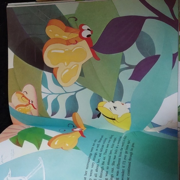 Walt Disney's Alice in wonderland and Snow White and the seven dwarfs hard books - Picture 5 of 11